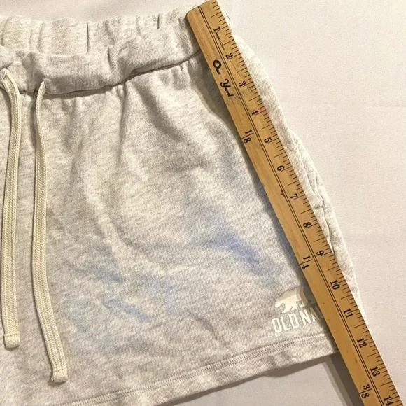 Old Navy Sz M Women’s Gray Fleece Athletic Shorts - Picture 3 of 5